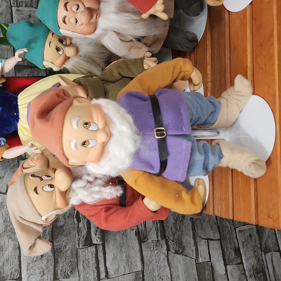 Ashton Drake Snow White & 7 Dwarfs Porcelain Doll Set - Picture 5 of 13